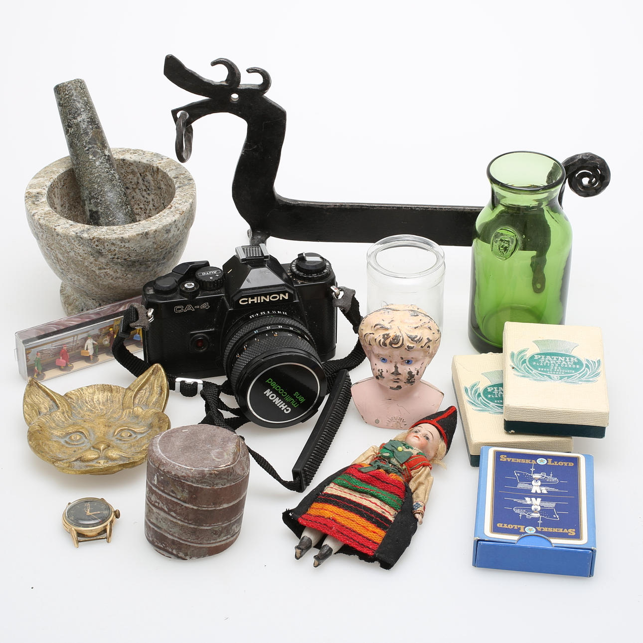 PARTI DIVERSE, 14 delar, armbandsur Mauthe, vas Erik Höglund, glasburk m m.