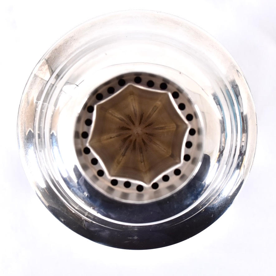 COCKTAIL SHAKER WITH INTERNAL LEMON SQUEEZER, silver plated.