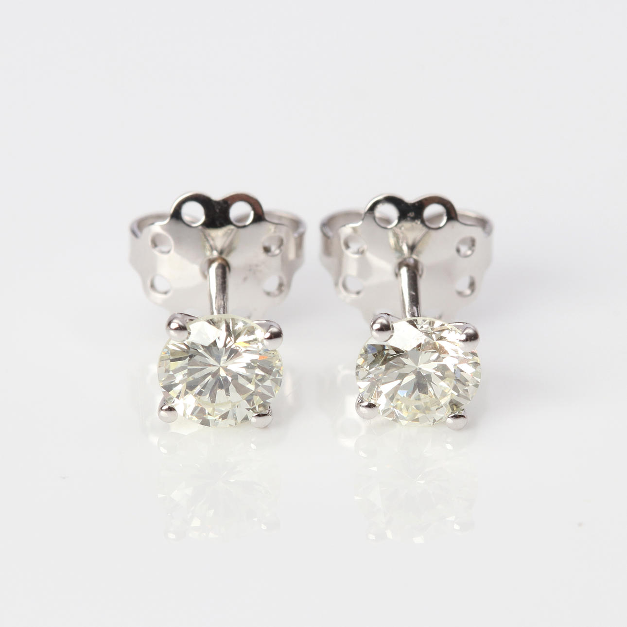 DIAMOND EARRINGS 18K, approx. 1.04 ct.