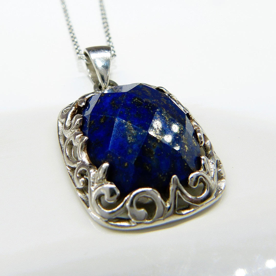 LAPIS LAZULI NECKLACE.