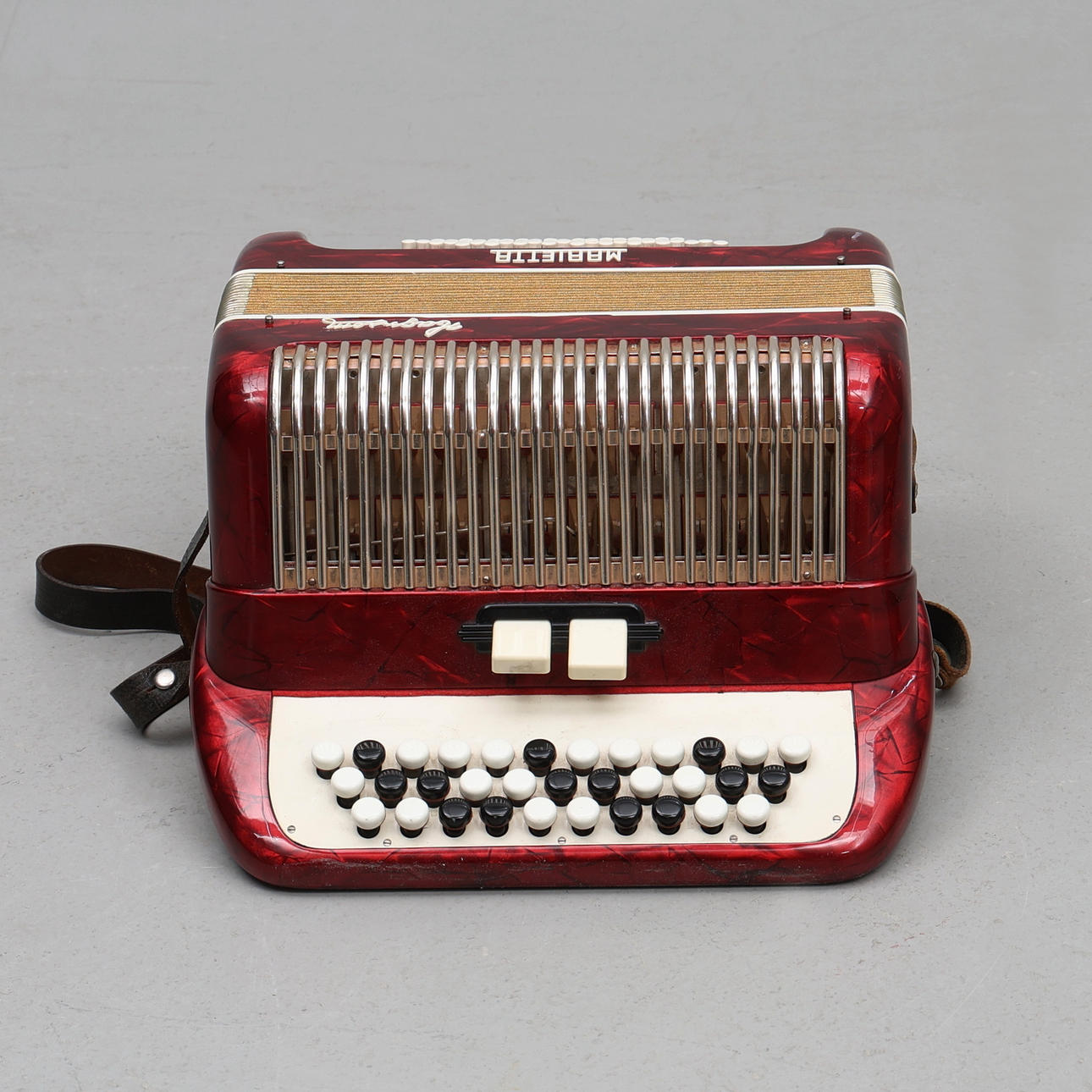 HAGSTRÖM, Marietta, dragspel med väska. Samlarföremål - Musikinstrument ...