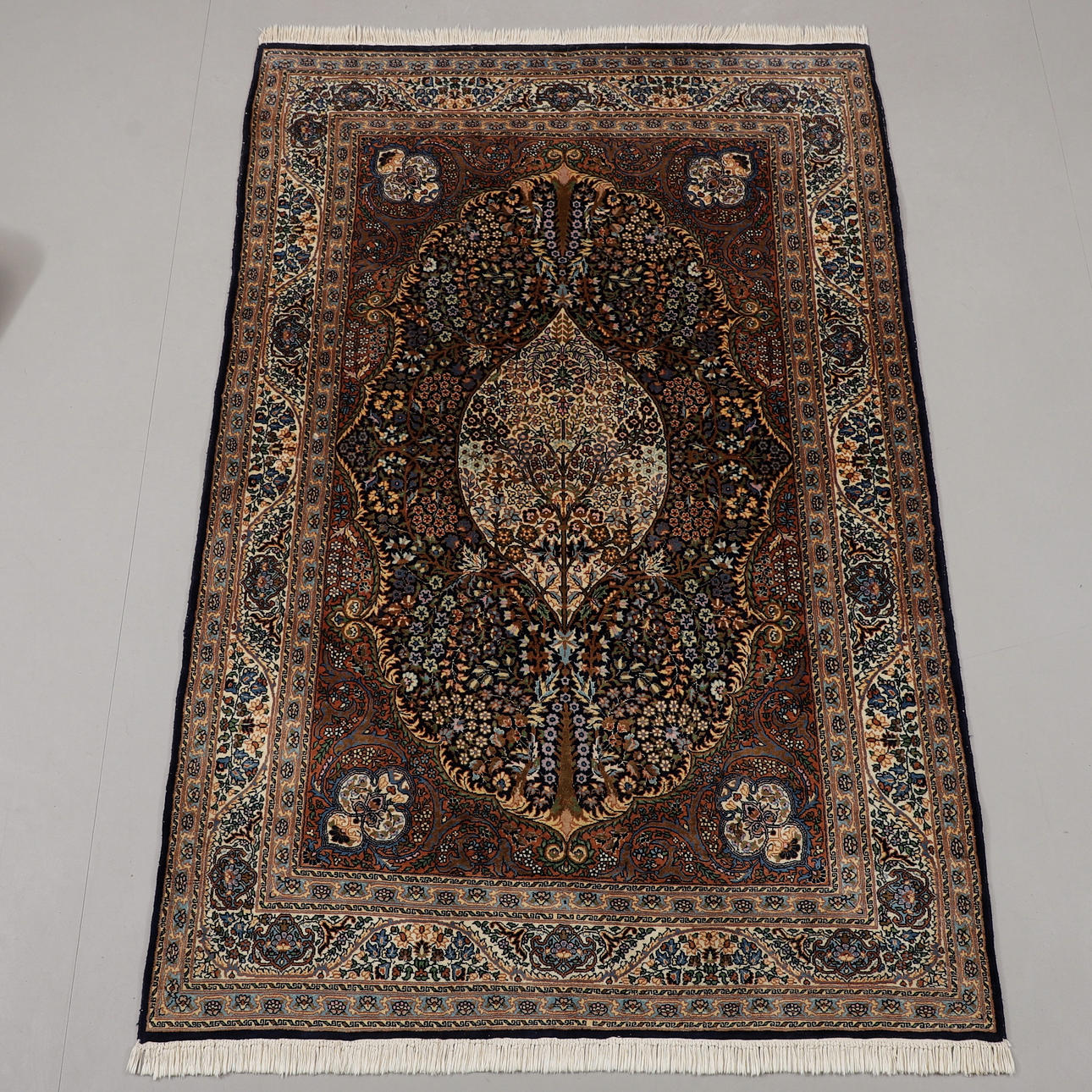 CARPET with silk elements, Pakistan, 226 x 143 cm.