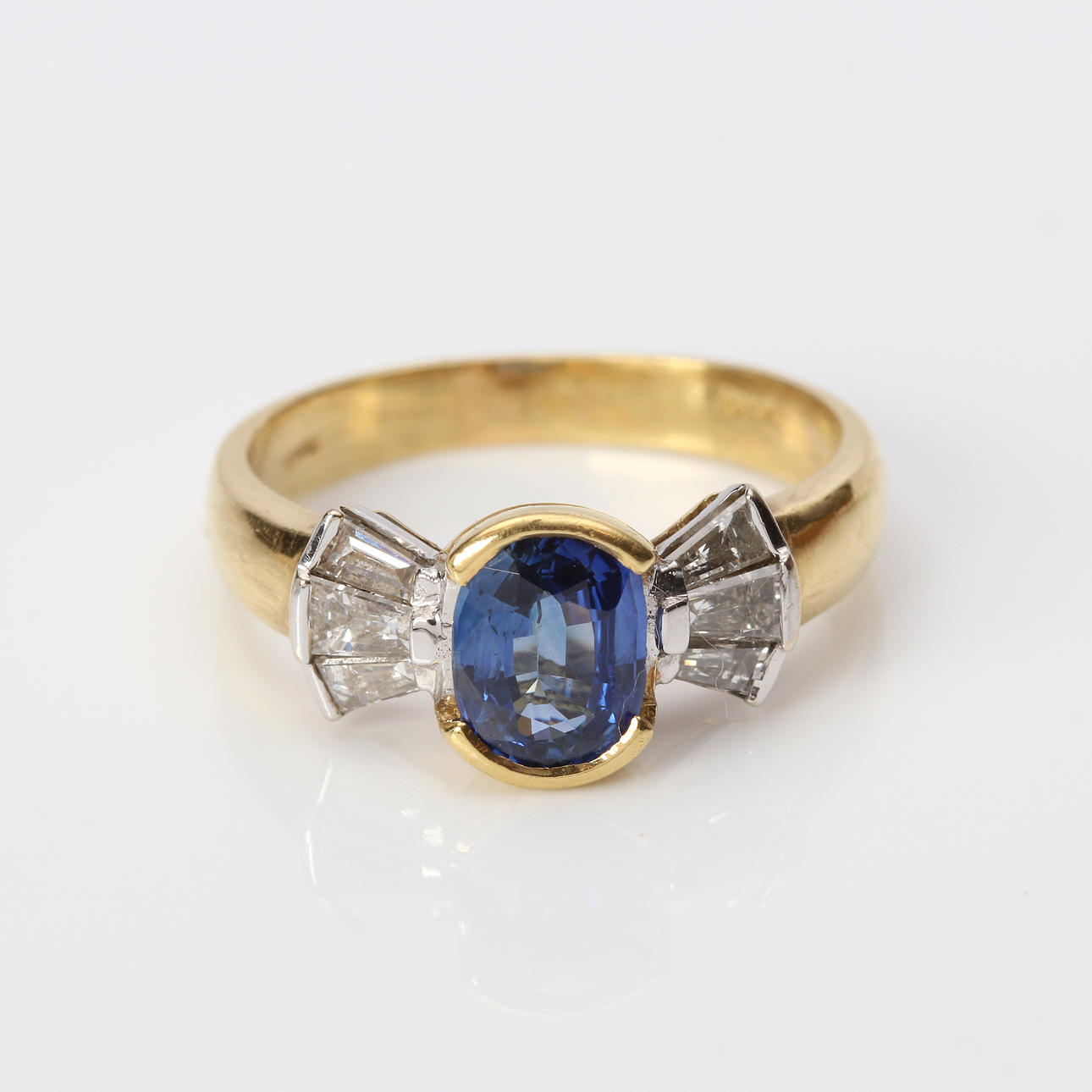 SAPPHIRE & DIAMOND RING 18K.