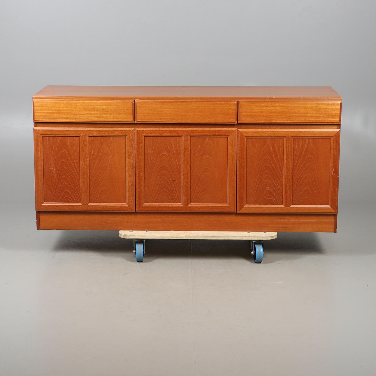 MID CENTURY SIDEBOARD.