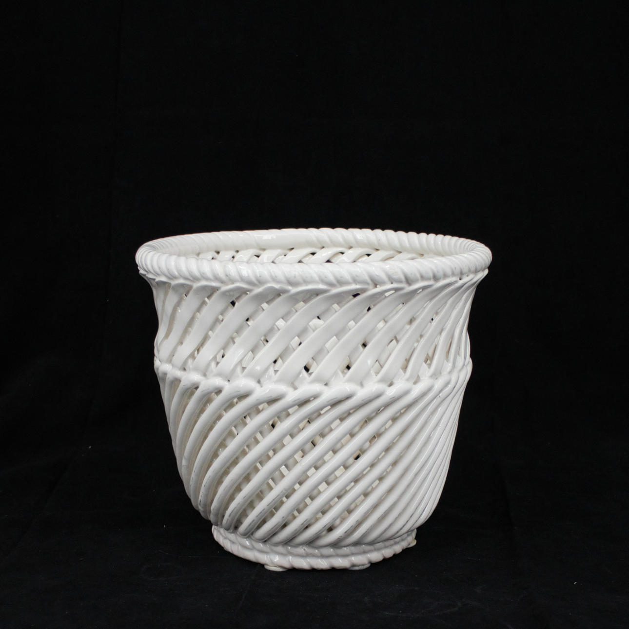 RETICULATED JAR, glazed earthenware, 20th century.