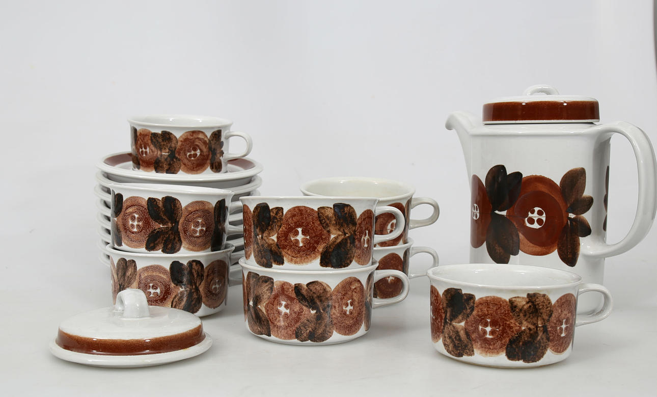 TESERVISDELAR, porslin,17 stycken, Ulla Procopé, Arabia, Finland.