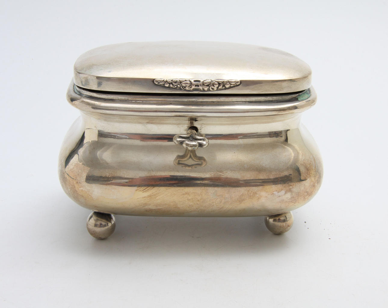 BIEDERMEIER. SOCKERASK.