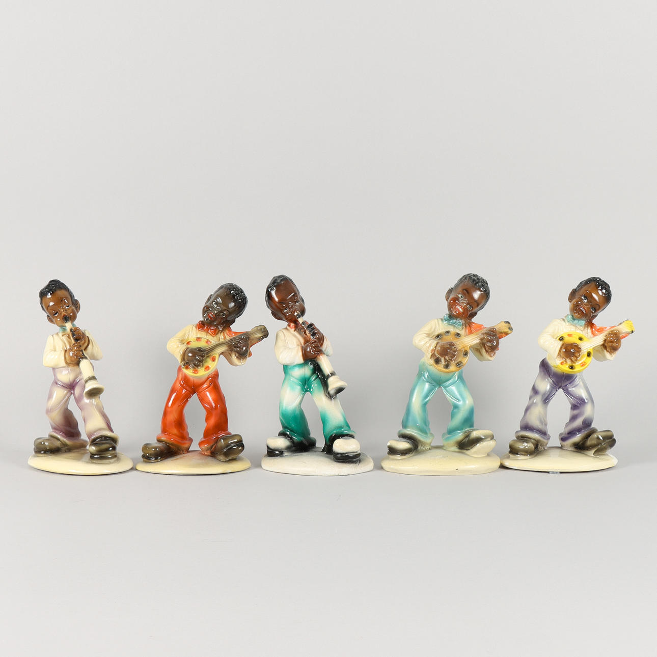 FIGURINES orchestra, plaster, 5 pieces.