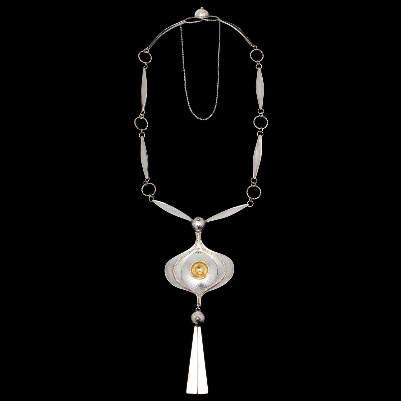 ROSA TAIKON. Halssmycke, "Hjärtats Innersta", sterlingsilver, Göteborg 1978.