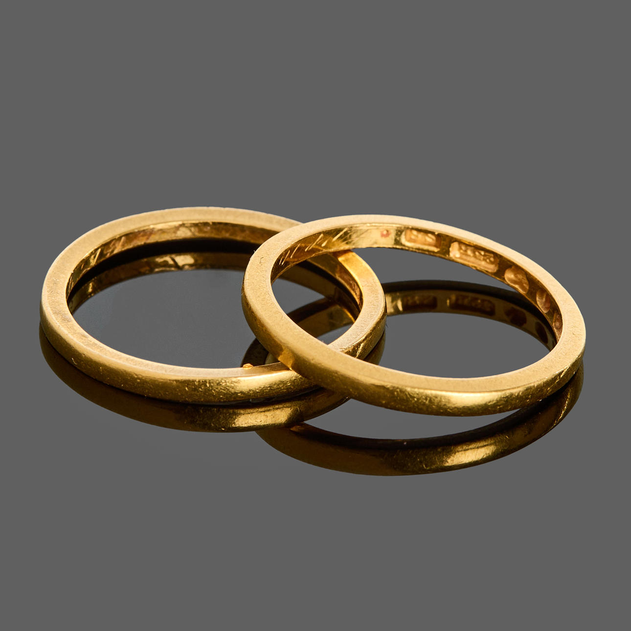 RINGS, 2 pcs, 23k gold, plain, 1944.