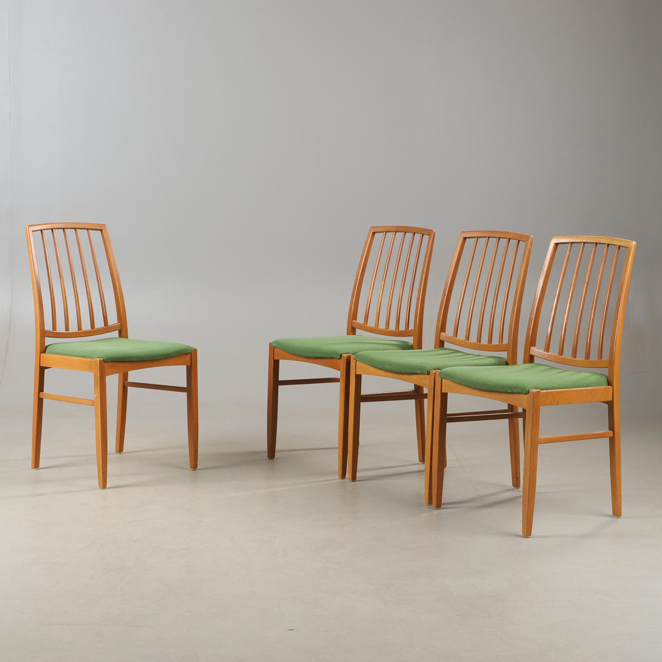 STOLAR, 4 stycken, ek, 1900-talets mitt.