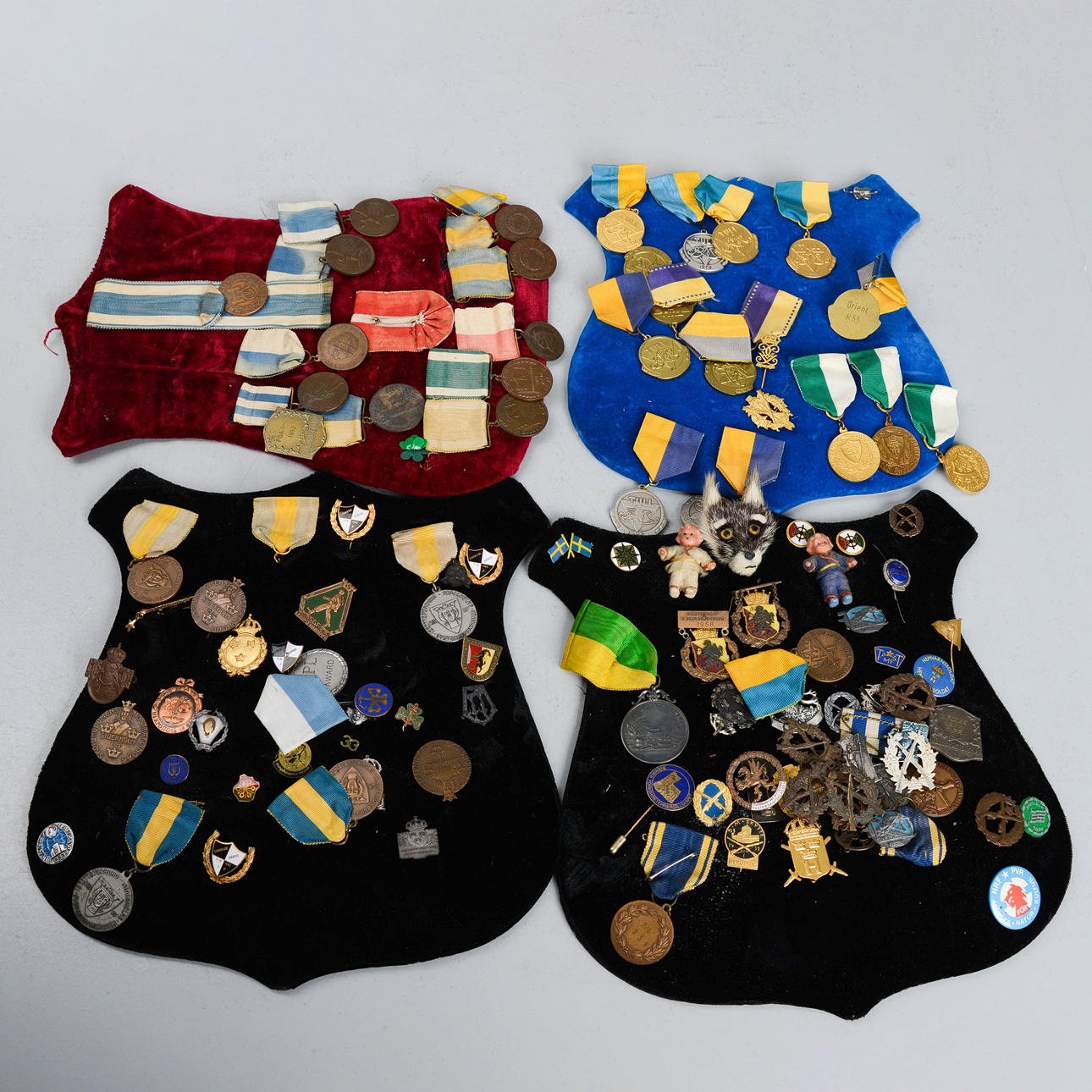 PINS, approx. 120 pcs.