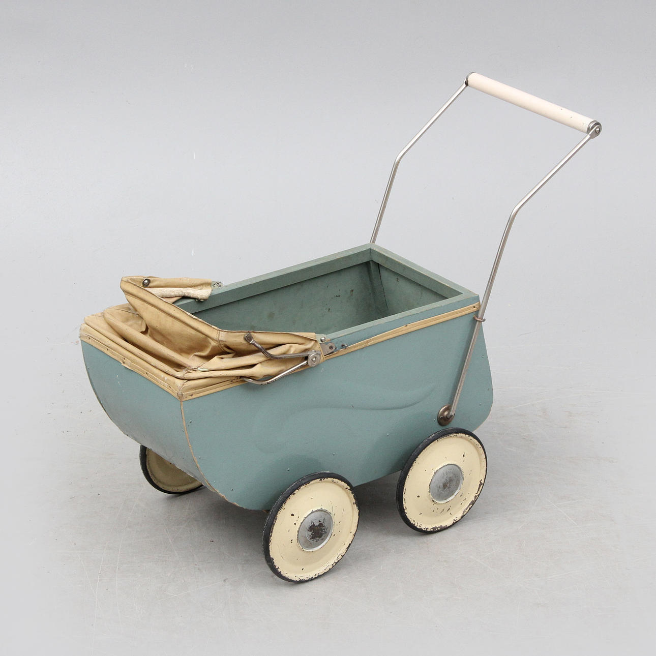 DOLL PRAM, approx. 1960.