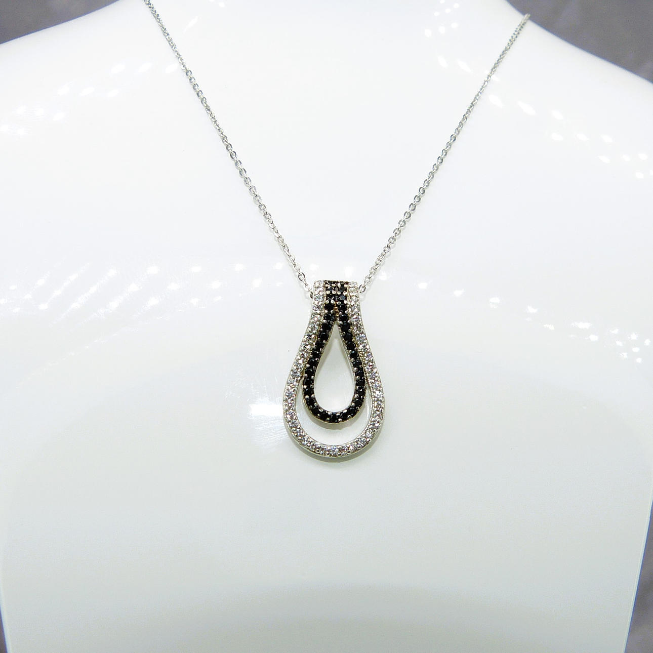 SILVER & CUBIC ZIRCONIA NECKLACE.