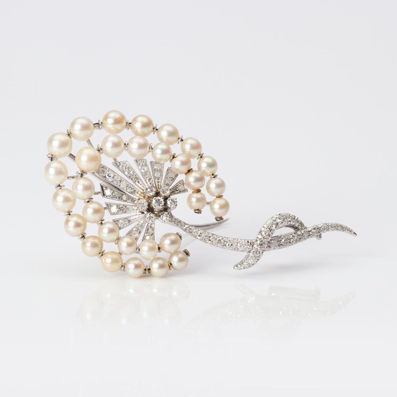 DIAMOND BROOCH 18K with pearls.