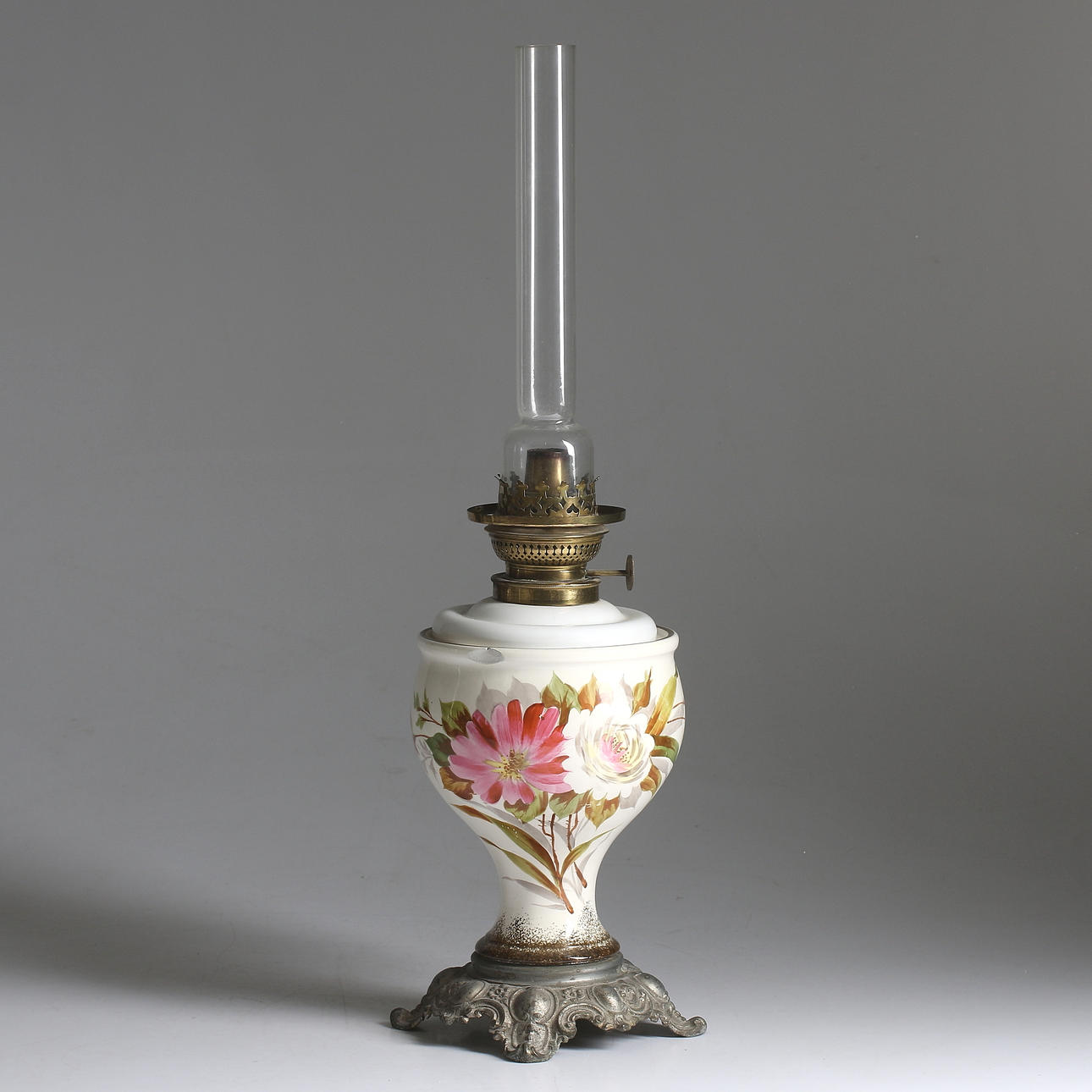 BORDSFOTOGENLAMPA, porslin och zink, omkring sekelskiftet 18/1900.