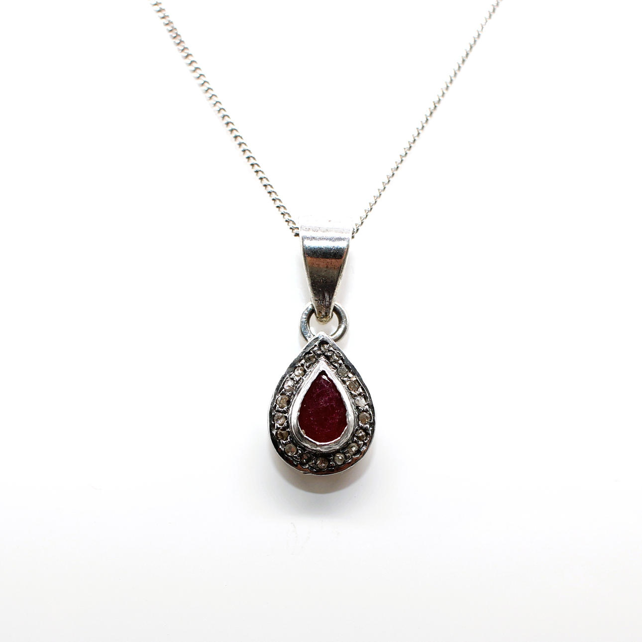 RUBY & DIAMOND NECKLACE.