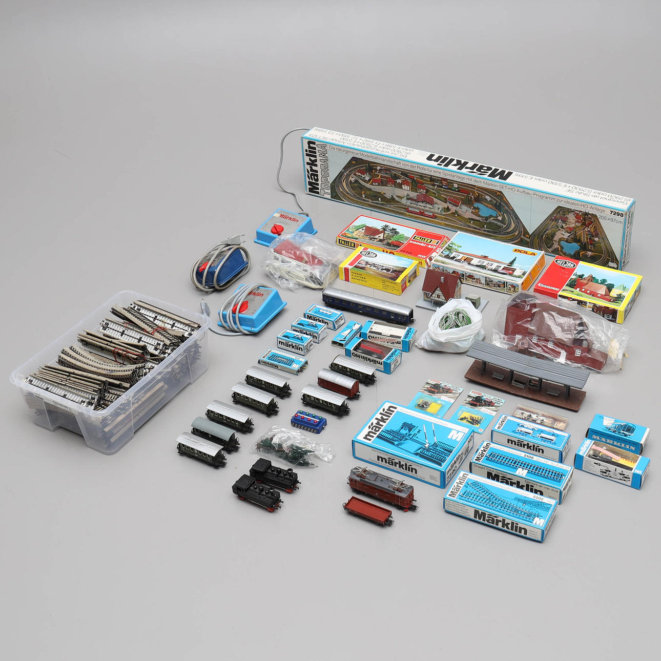 MÄRKLIN, tåg, vagnar, räls och tillbehör, Märklin H0.