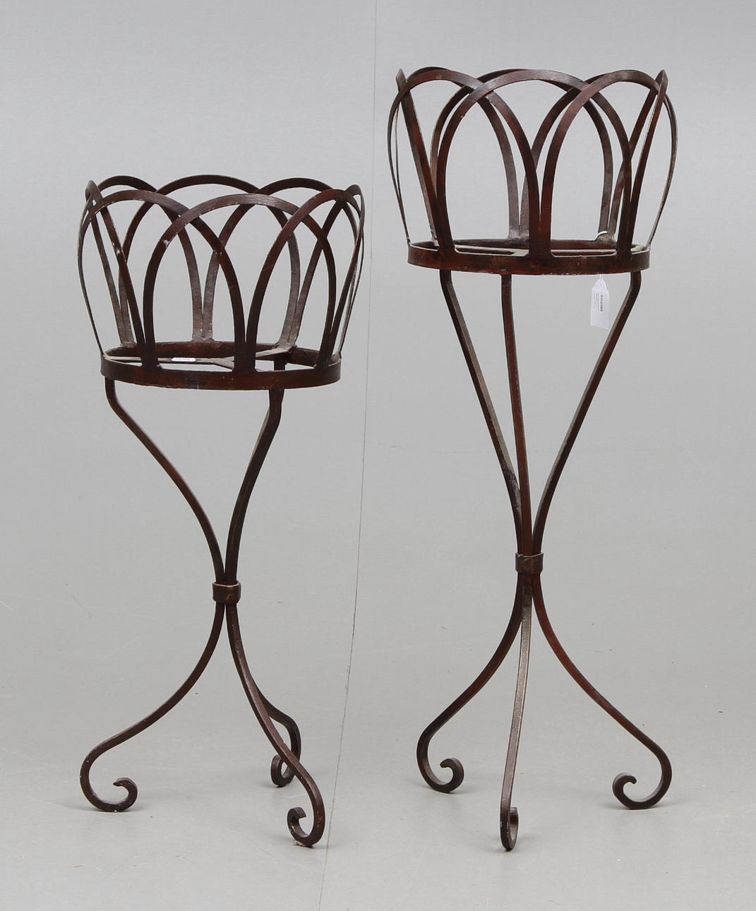 BLOMSTERUPPSATSER, 2 st, smide, 1900 tal.