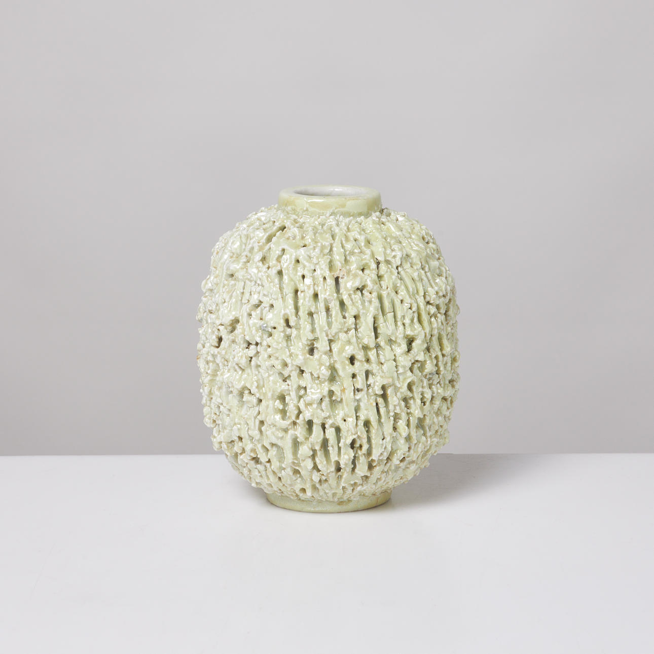 GUNNAR NYLUND. "Igelkott", vase, Chamotte, Rörstrand.