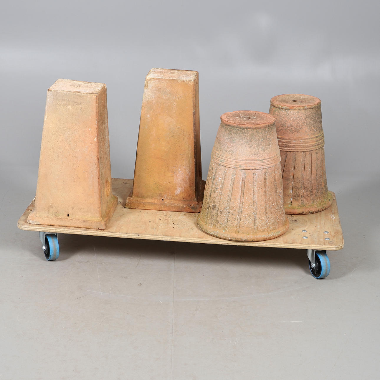 FOUR TERRACOTTA GARDEN PLANTERS.