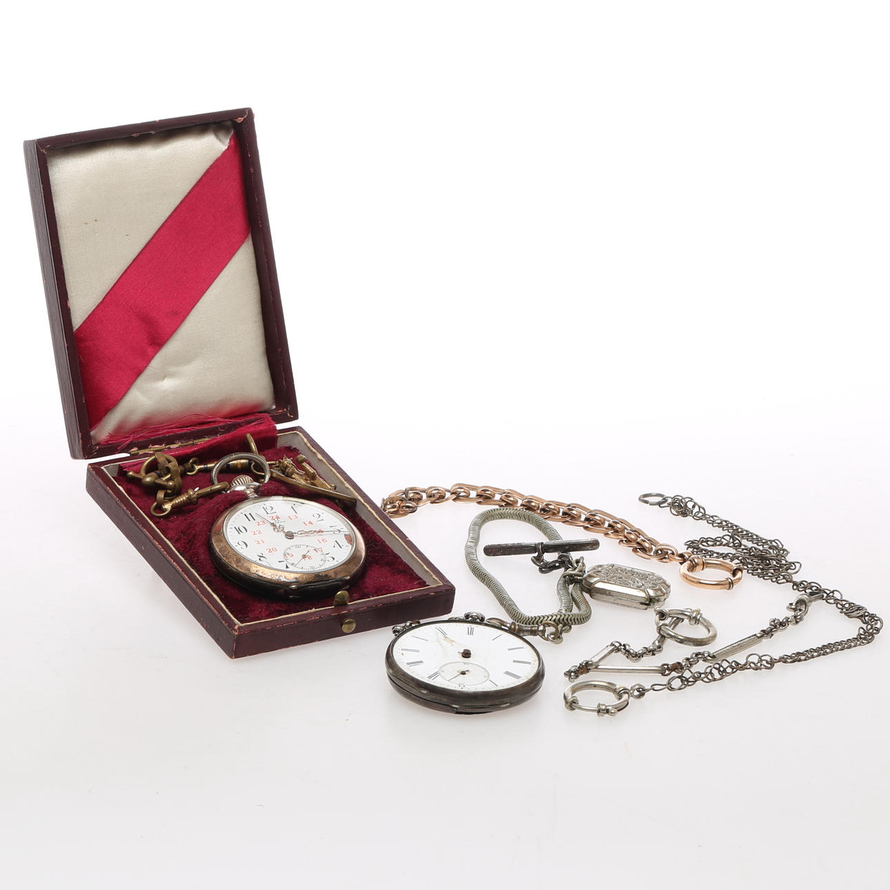 FICKUR 2 st varav en Omega samt KLOCKKEDJOR 5 st, 1800/1900-tal.