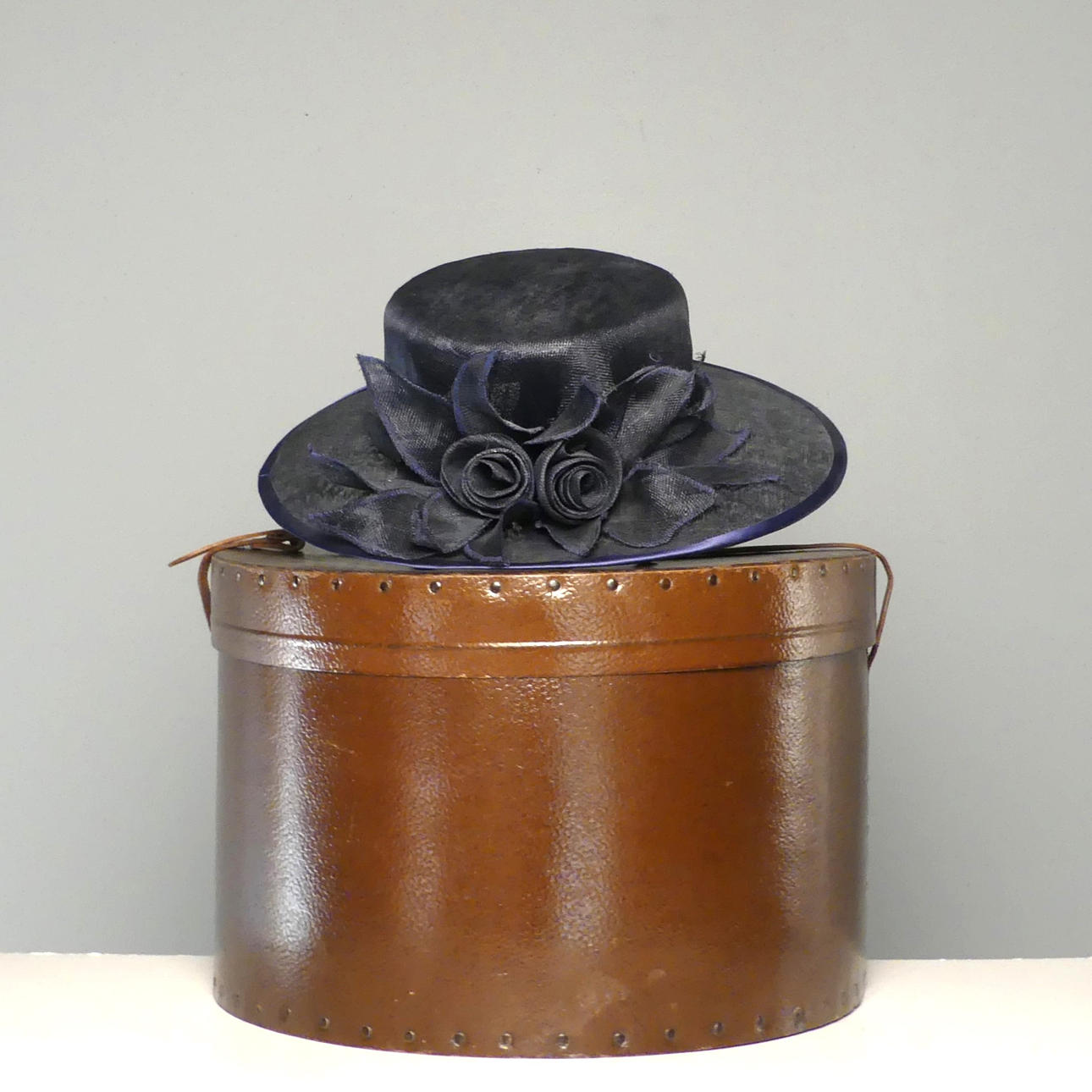 HAT WITH HAT BOX.