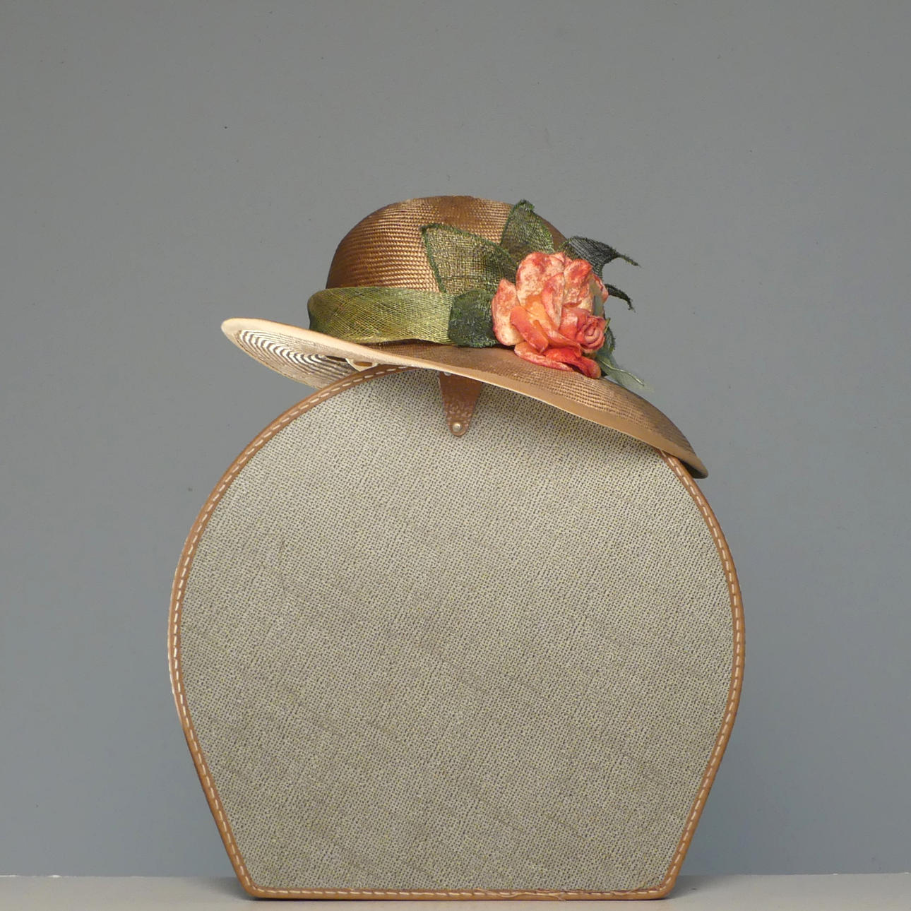 HAT WITH HAT BOX.