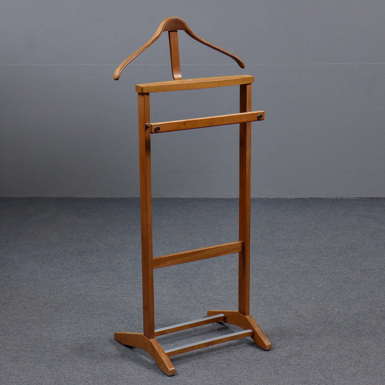 VALET STAND, OAK, 20TH CENTURY.