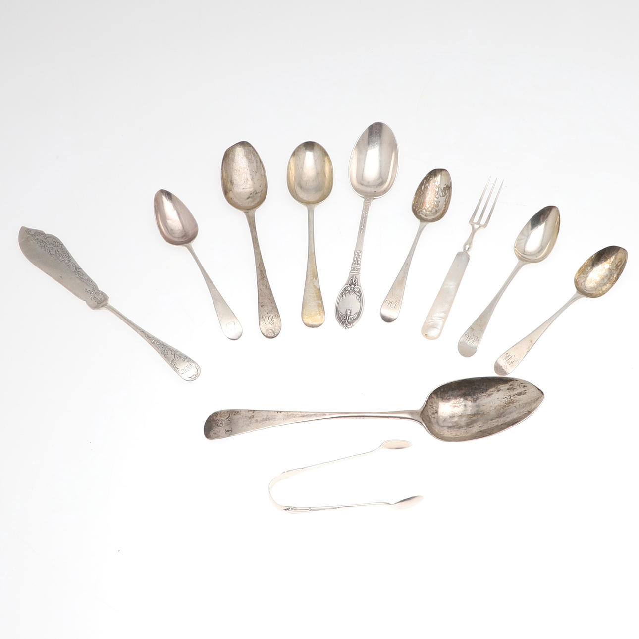 A MIXED LOT OF SILVER.