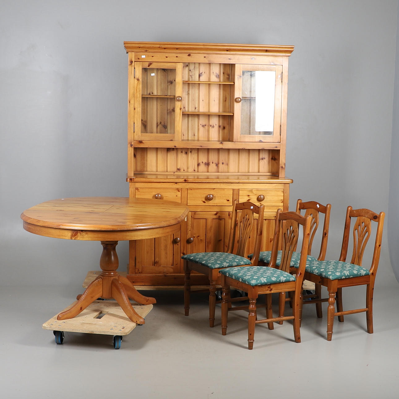A PINE DRESSER CIRCULAR TABLE AND FOUR CHAIRS.
