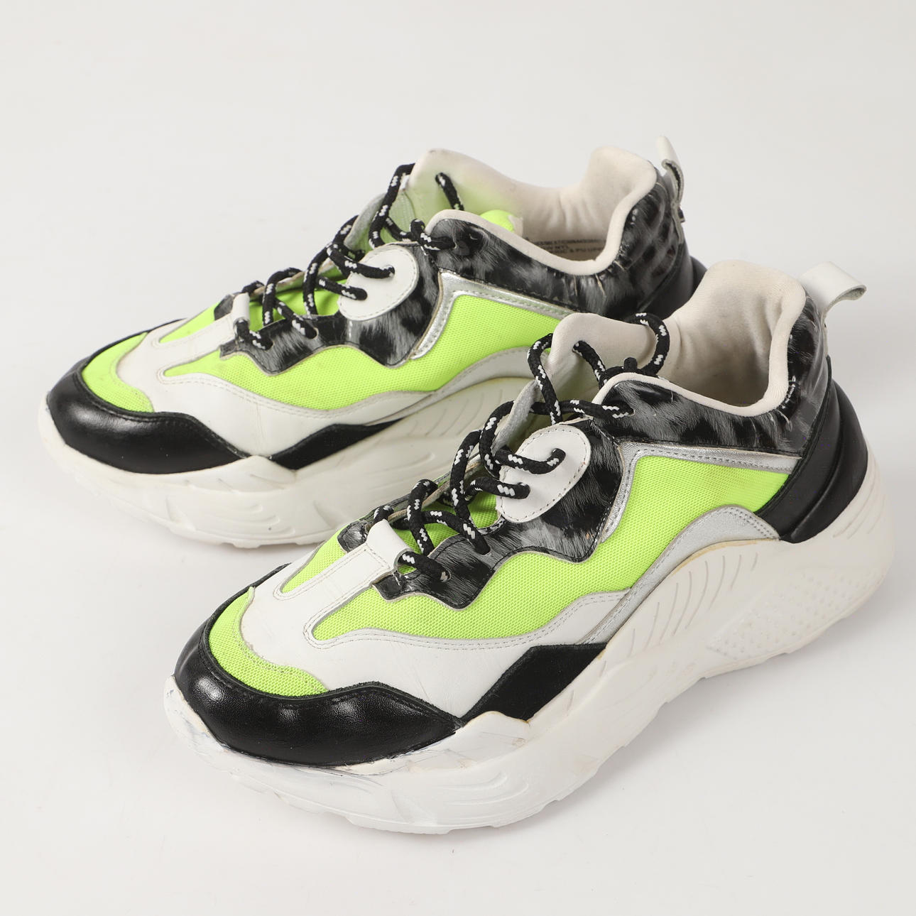 SNEAKERS, "Antonia", Steve Madden.