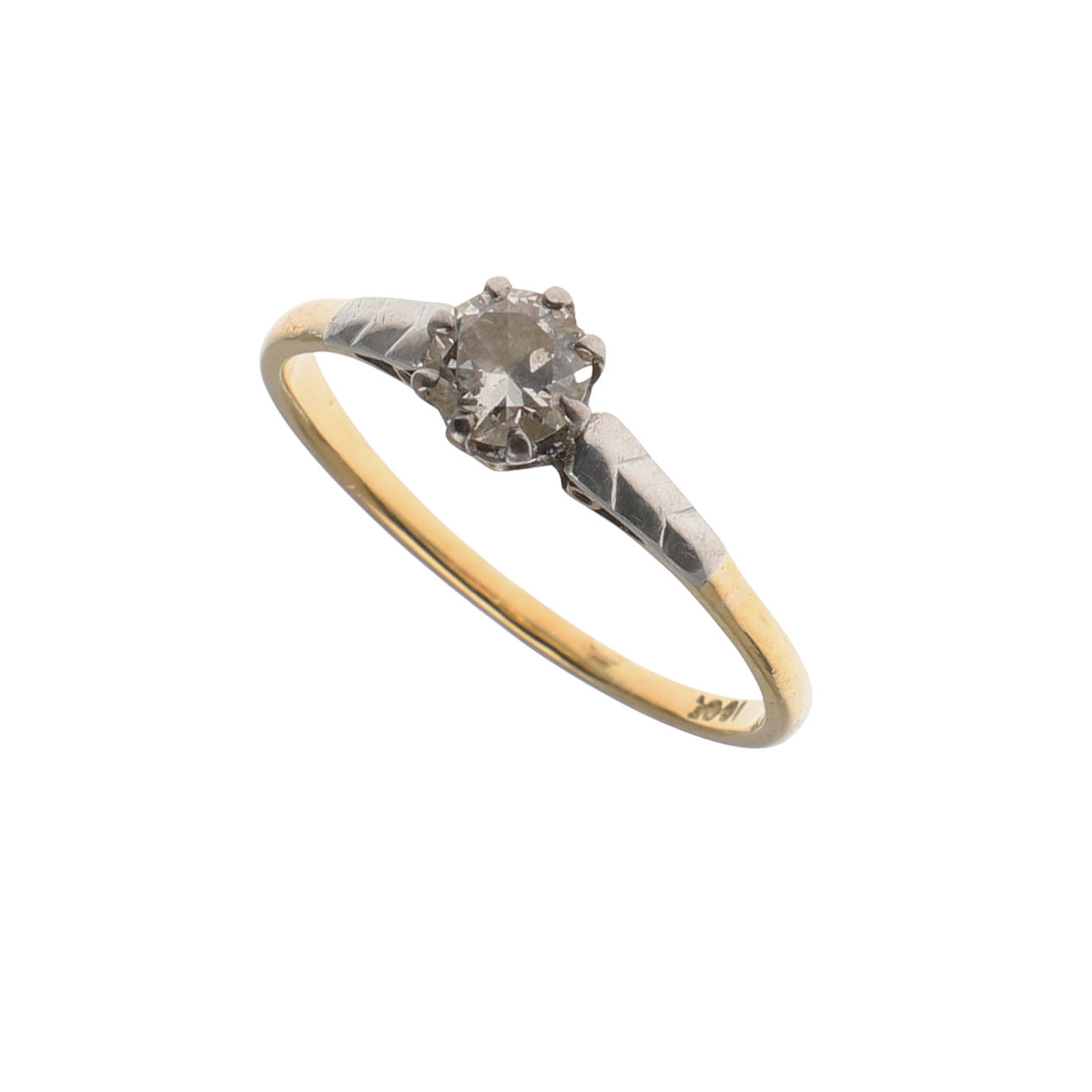 AN 18CT GOLD AND DIAMOND SOLITAIRE RING.