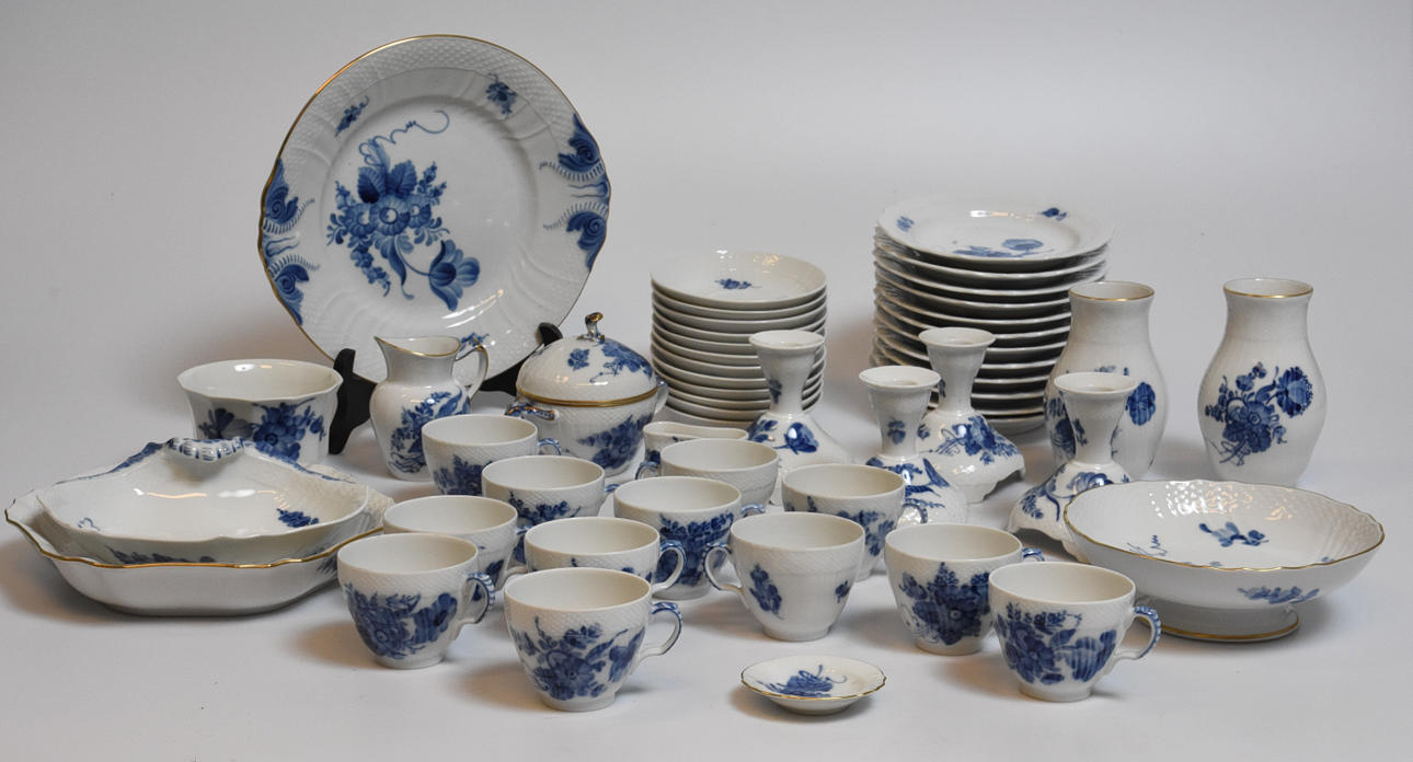 SERVIS, 51 delar " Blå Blomster ", porslin Royal Copenhagen.