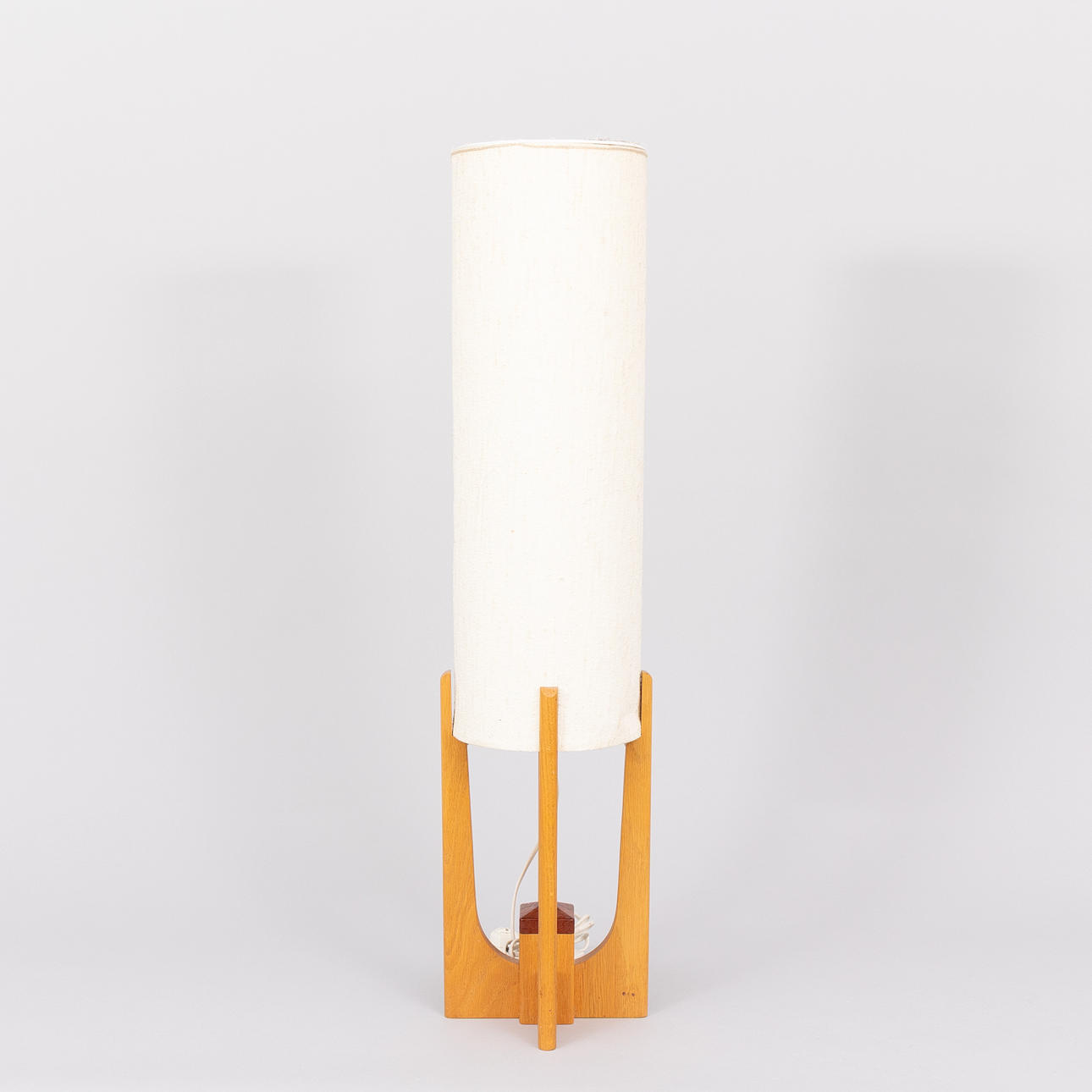 BORDSLAMPA, teak, 1900-talets andra hälft.