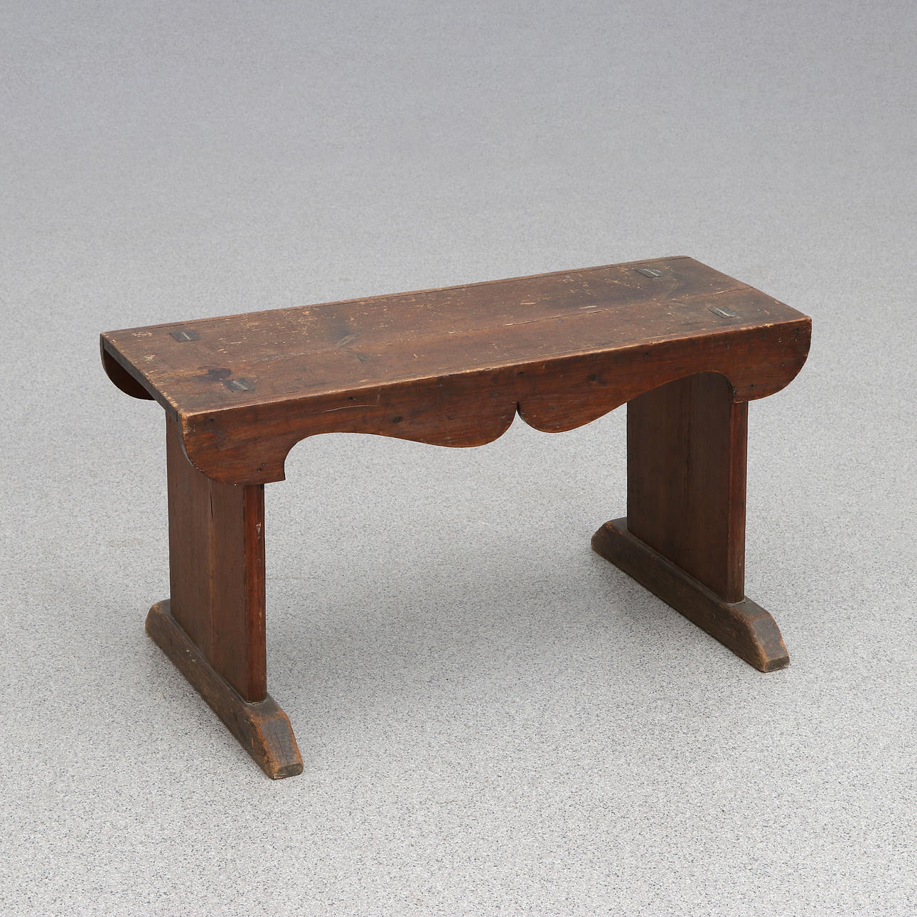 STOOL. Stained pine. 20th century.