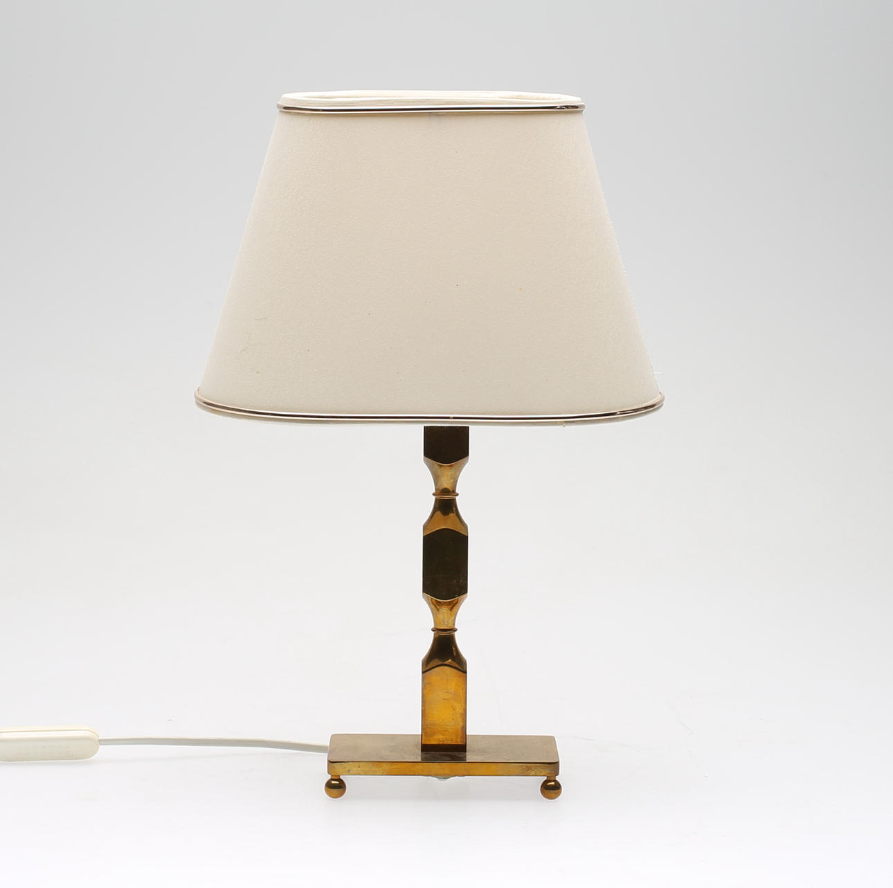 BORDSLAMPA, mässing, Metallslöjden Gusum, 1900-talets andra hälft.