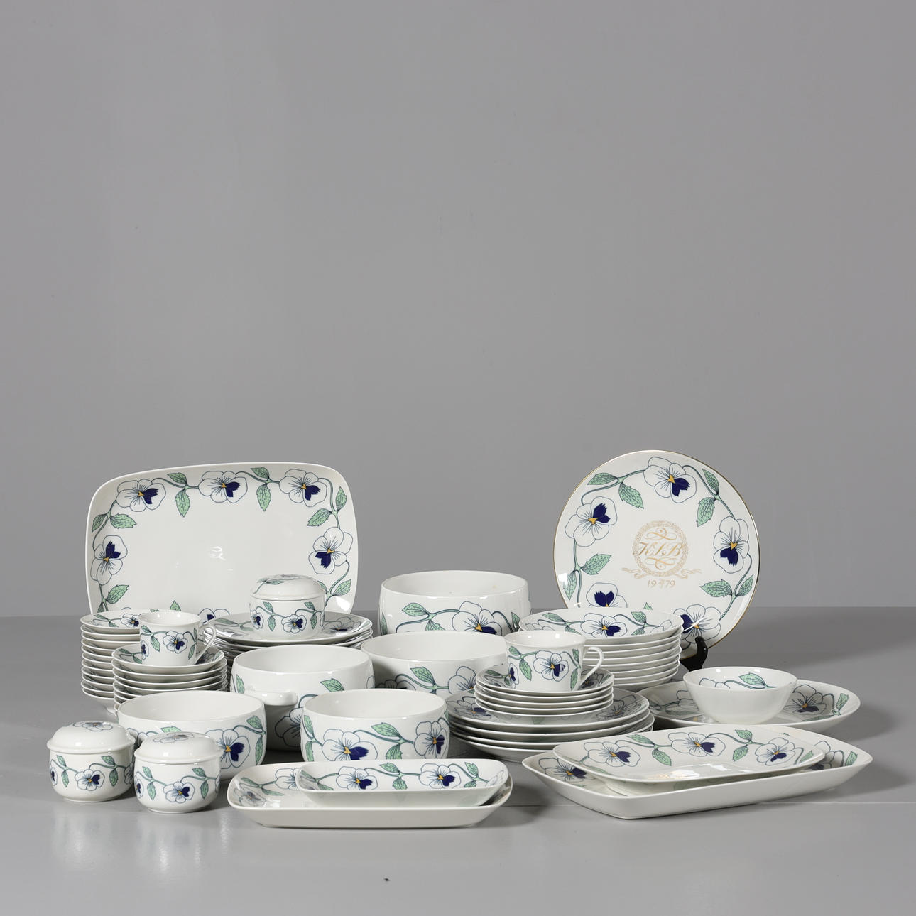 SYLVIA LEUCHOVIUS. DINNERWARE, 66 pieces "Sylvia", Rörstrand.