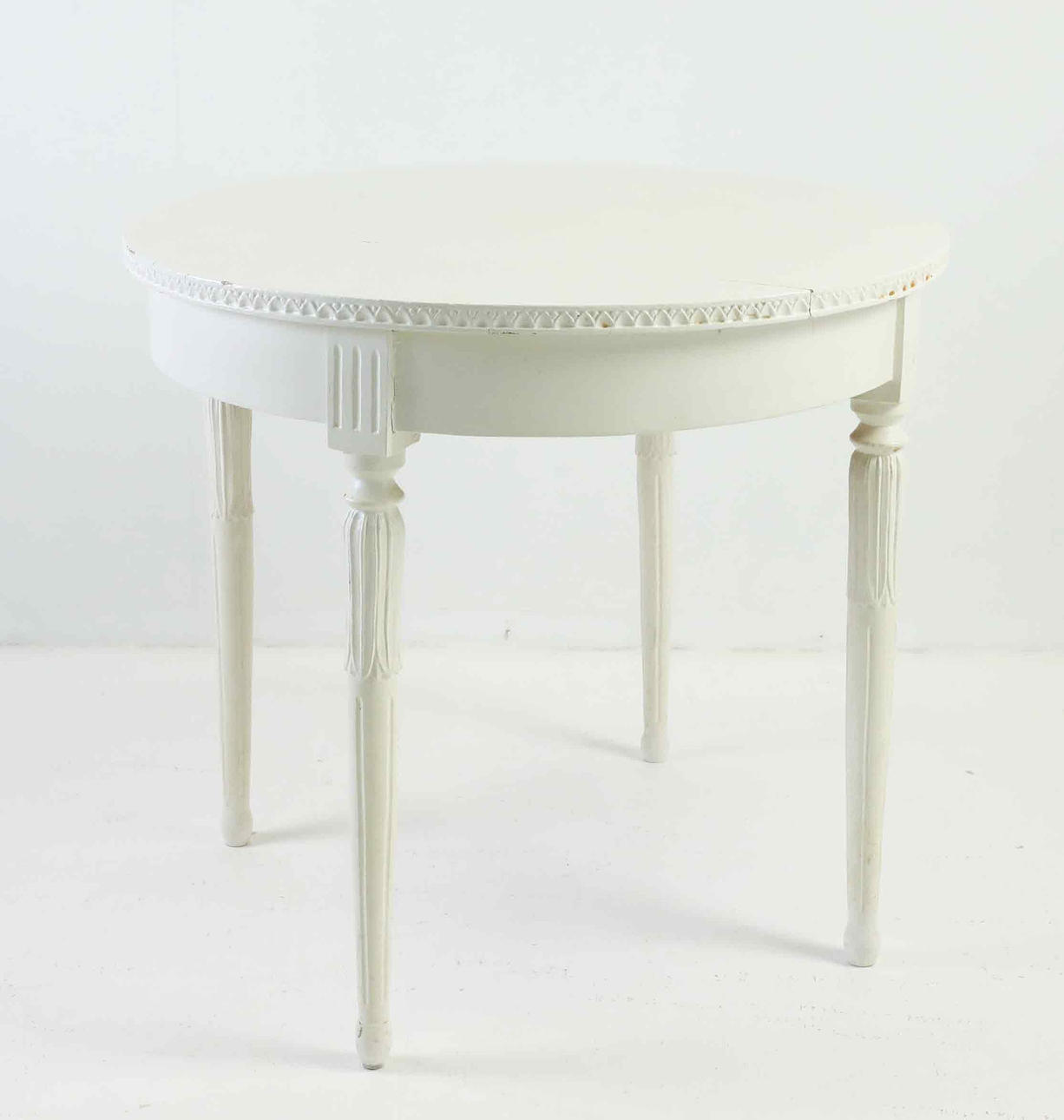 TABLE, Gustavian style, 19th/20th century.