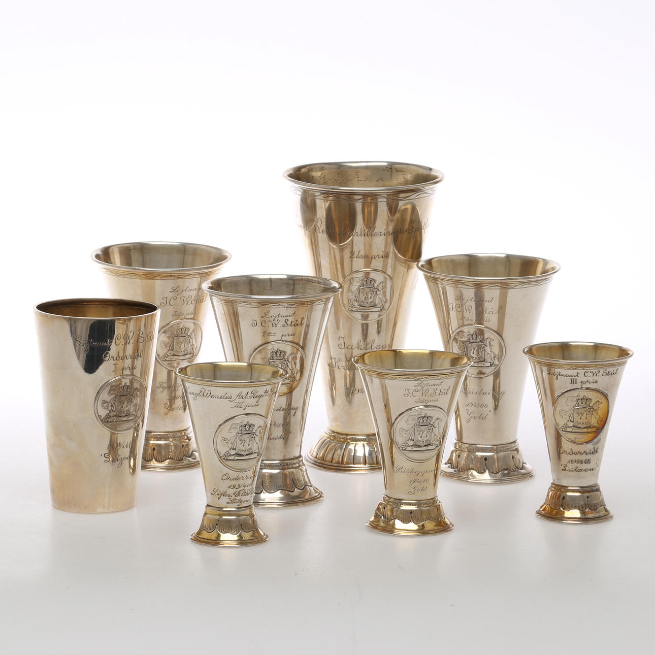 PRISBÄGARE, 8 st, silver, Kungl Wendes art. rege. sportförenings priser med vapensköld, B Erlandsson, Kristianstad, 1906-1911.