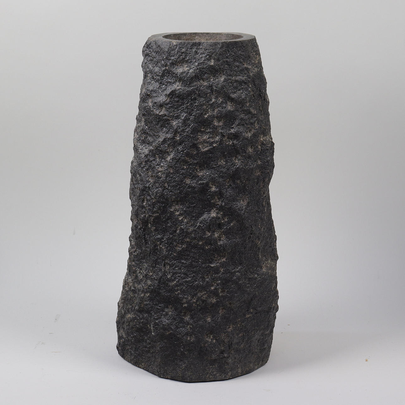 GRAVE VASE, black granite (Diabase).