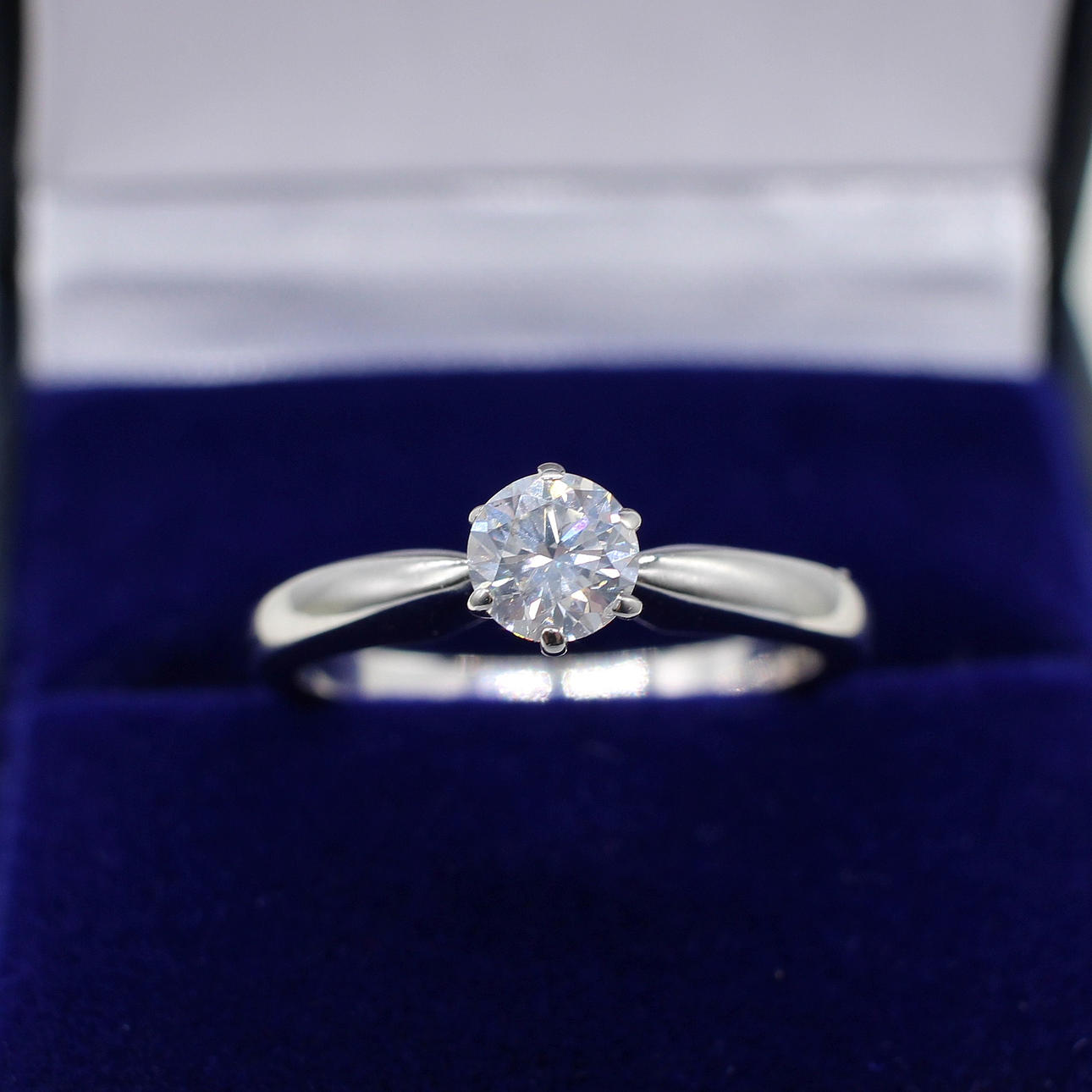 18K WHITE GOLD DIAMOND SOLITAIRE RING 0.50CT.