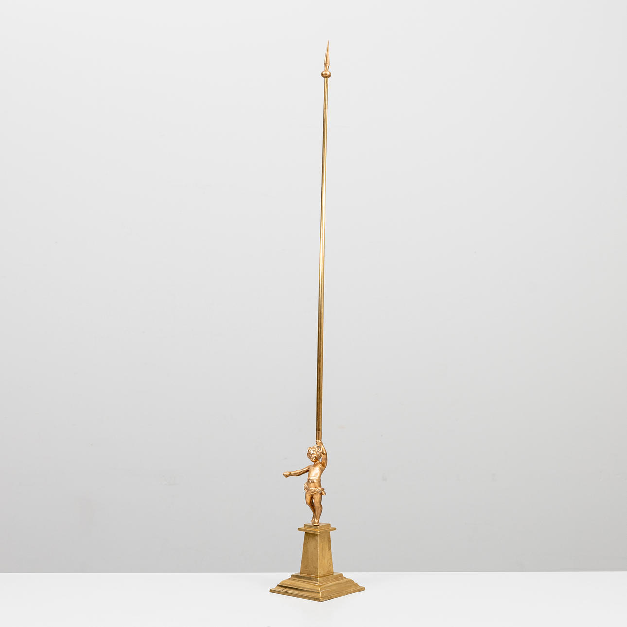 TABLE FLAGPOLE, yellow metal, 20th century.