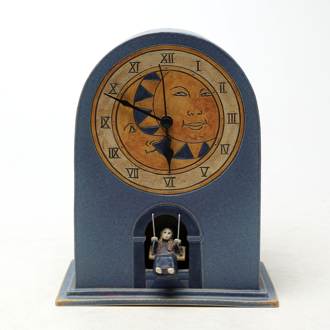 OIDENTIFIERAD KONSTNÄR. TABLE CLOCK, art pottery, signed, 1990.