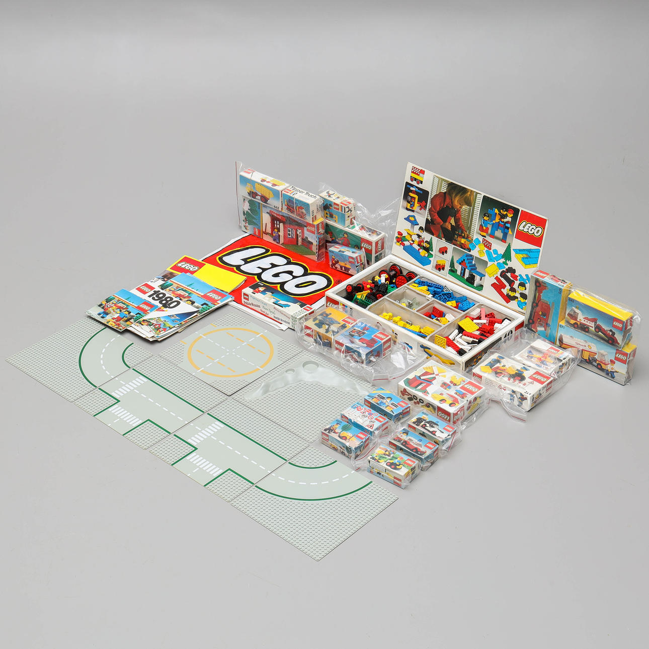 LEGO, 22 construction sets, 20th century.