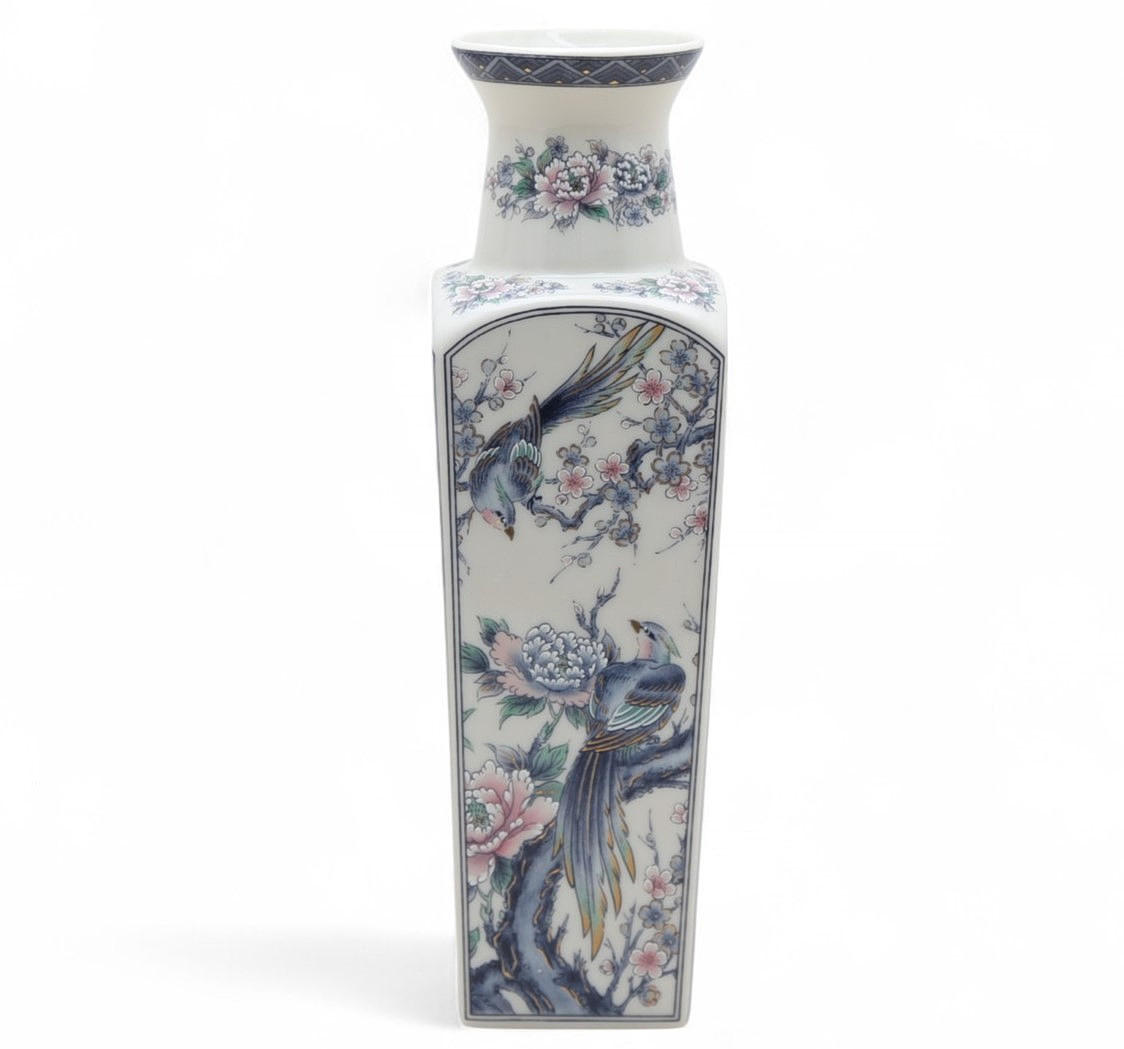 Chinese vase, 20th Century.