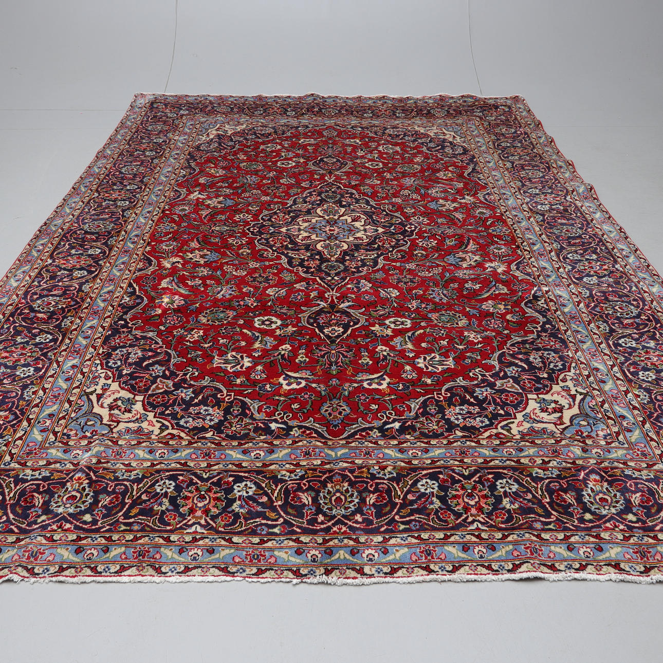 CARPET, oriental Keshan. Approx. 358 x 246 cm.