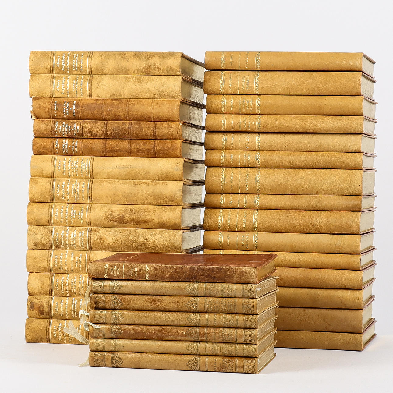 BOOKS 35 leather bindings.