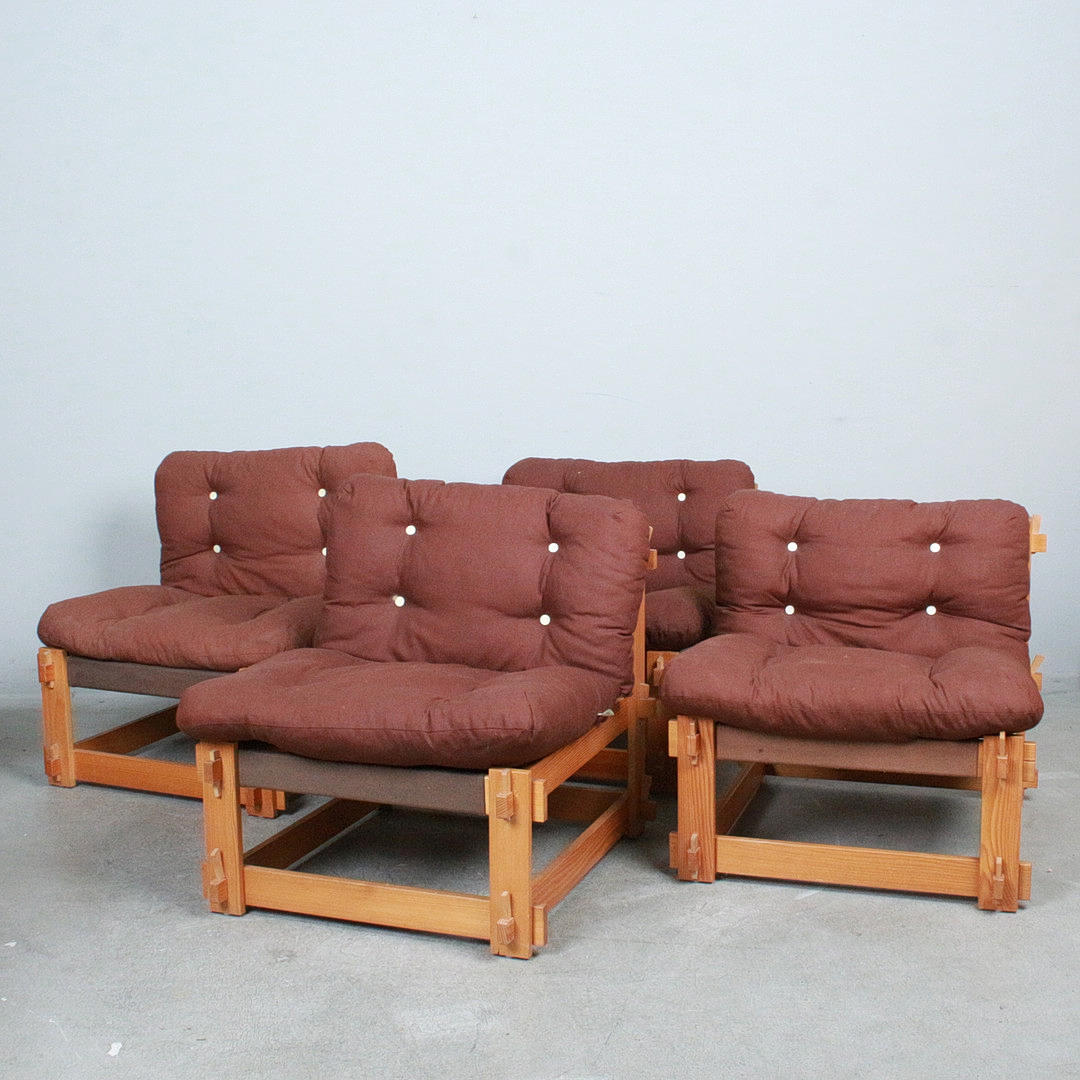 Four 1970s lounge chairs, pine, fabric.