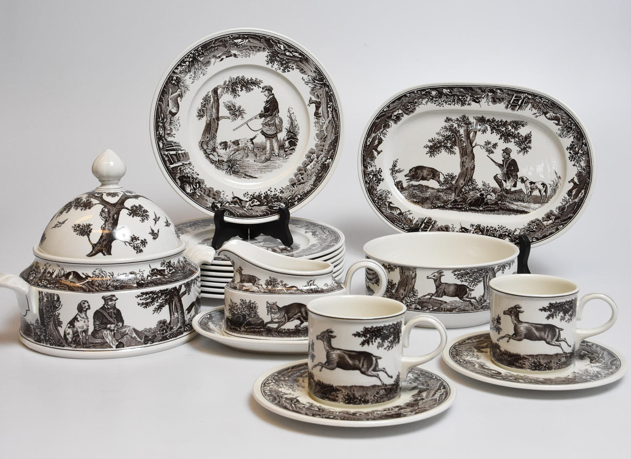 MATSERVIS, 18 delar med jaktmotiv Villeroy & Boch.